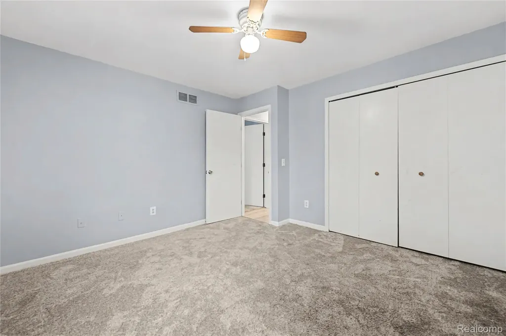 30606 Oakridge Manor Drive Roseville City MI 48066