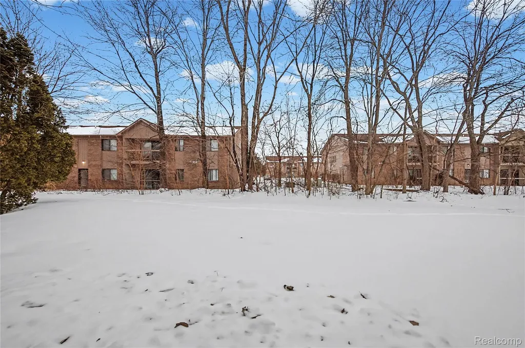 30606 Oakridge Manor Drive Roseville City MI 48066