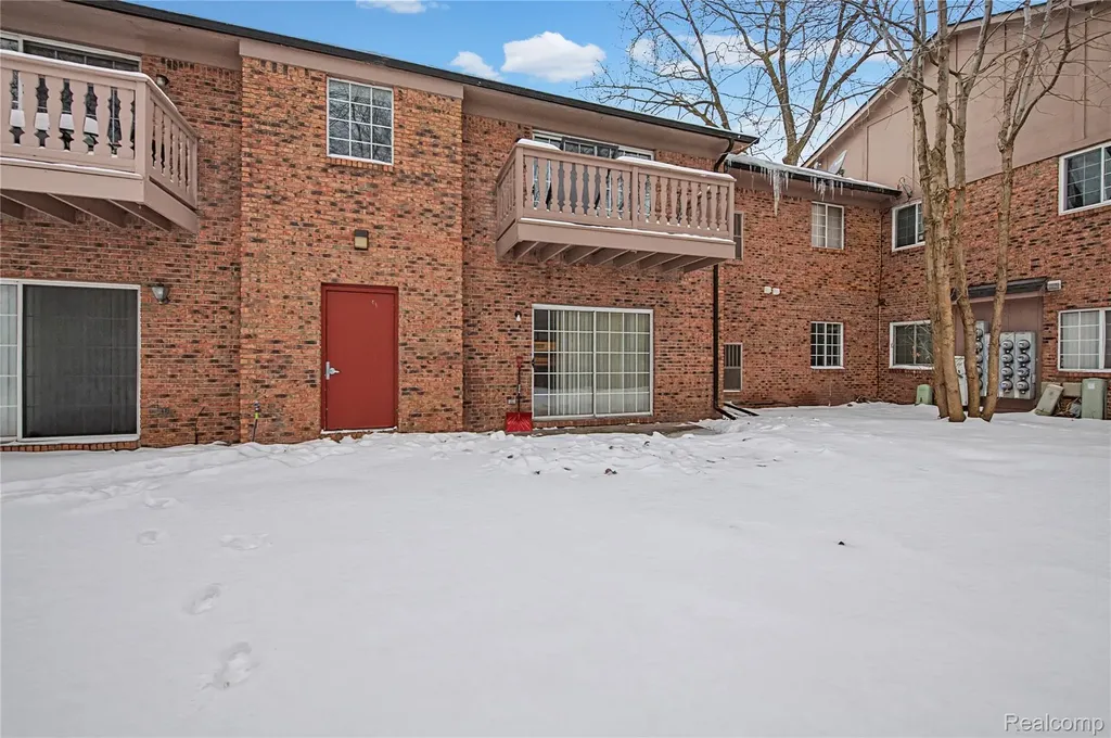 30606 Oakridge Manor Drive Roseville City MI 48066