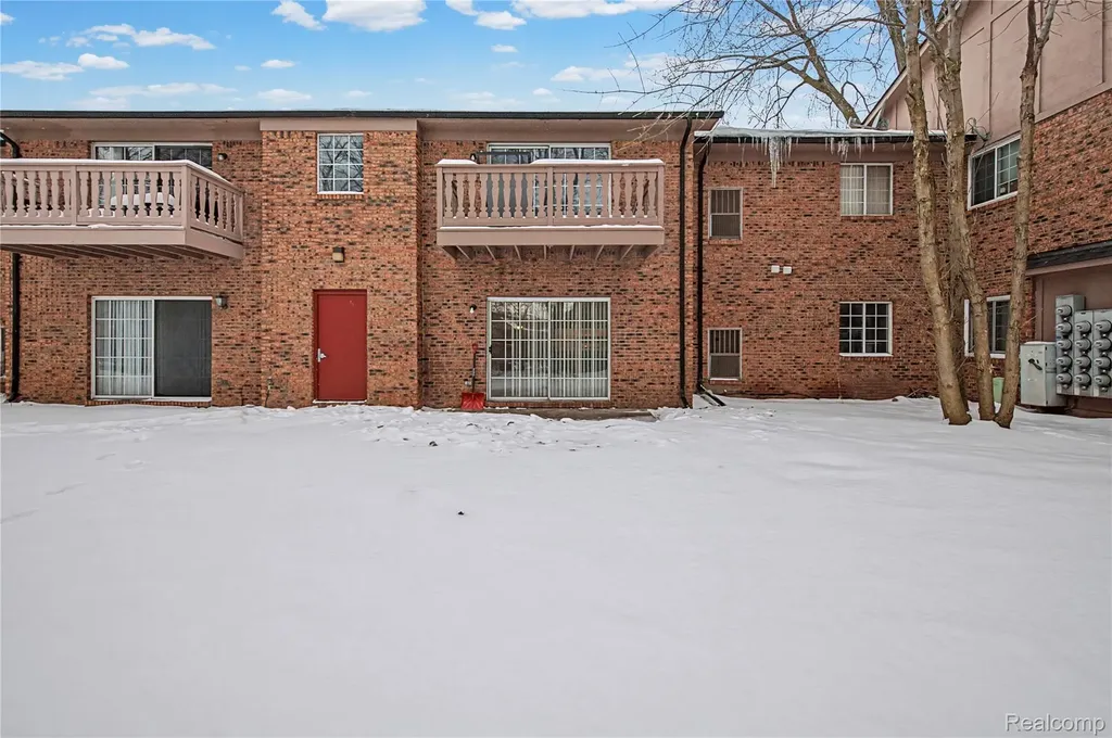 30606 Oakridge Manor Drive Roseville City MI 48066