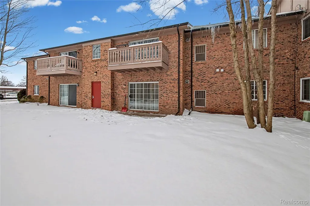 30606 Oakridge Manor Drive Roseville City MI 48066