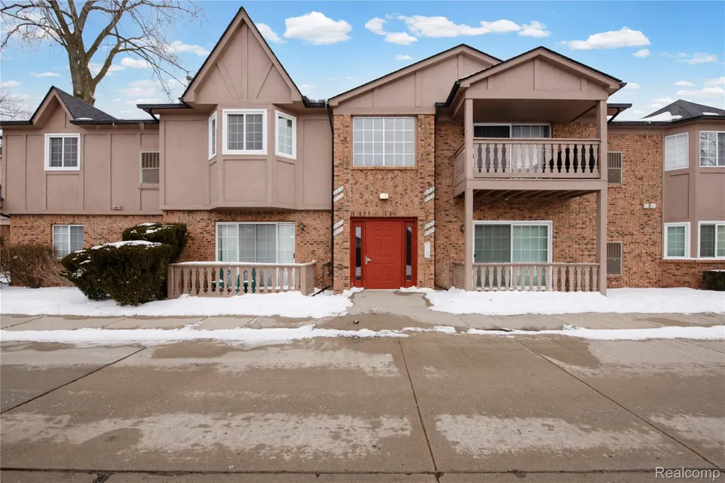 30606 Oakridge Manor Drive Roseville City MI 48066