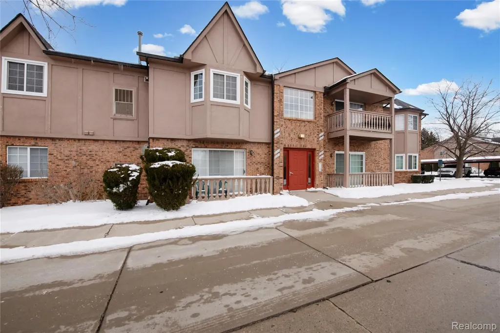 30606 Oakridge Manor Drive Roseville City MI 48066