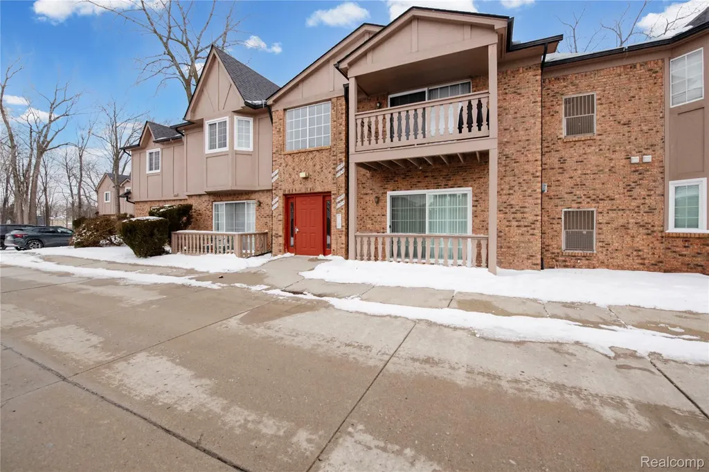 30606 Oakridge Manor Drive Roseville City MI 48066