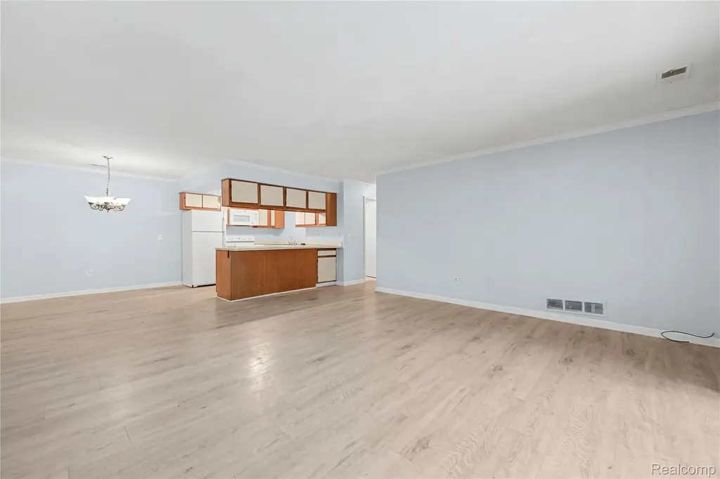30606 Oakridge Manor Drive Roseville City MI 48066