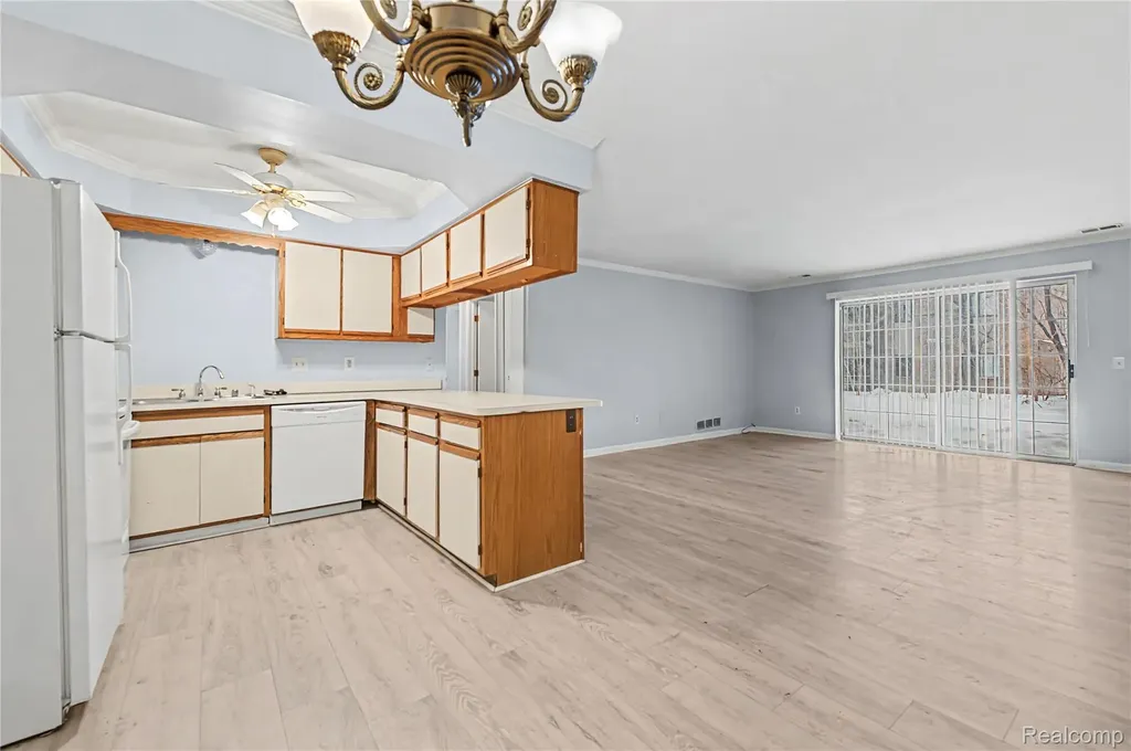 30606 Oakridge Manor Drive Roseville City MI 48066