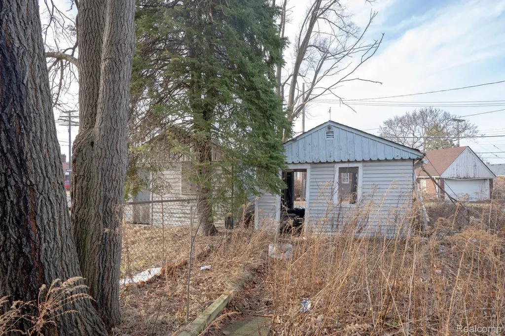 12609 Kelly Road Detroit City MI 48224