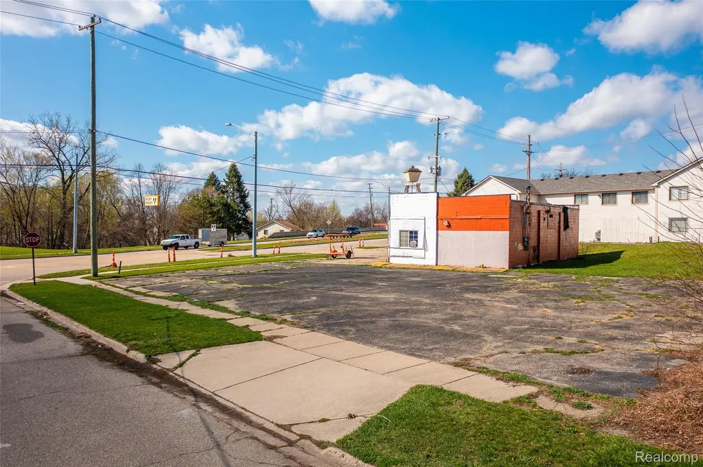 180 Orchard Lake Road Pontiac City MI 48341