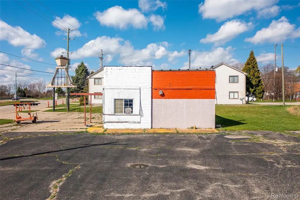 180 Orchard Lake Road Pontiac City MI 48341