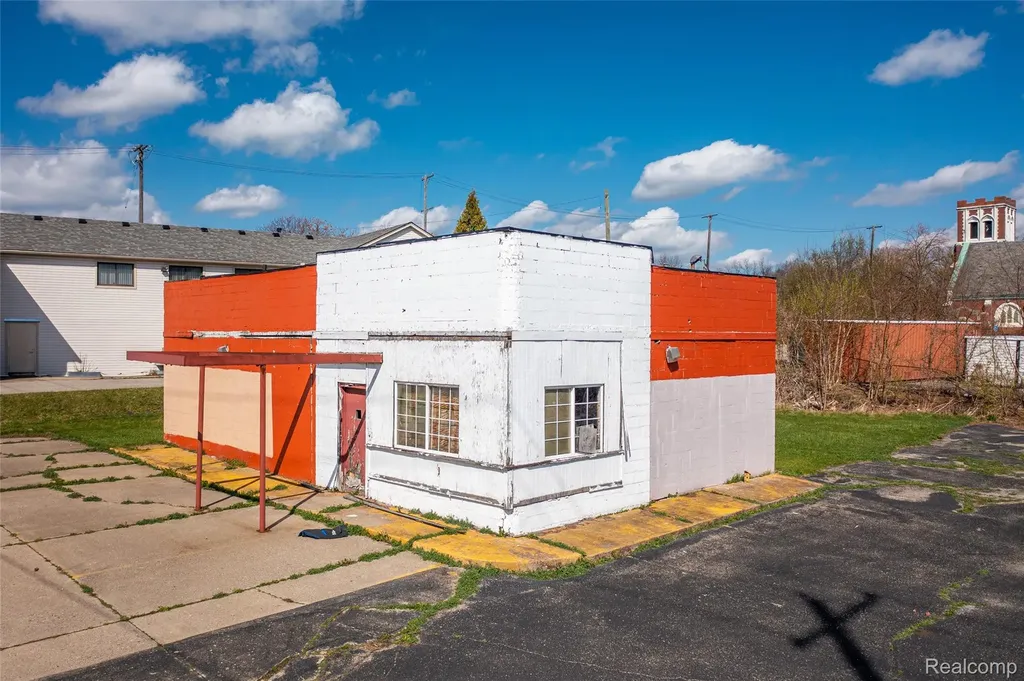 180 Orchard Lake Road Pontiac City MI 48341