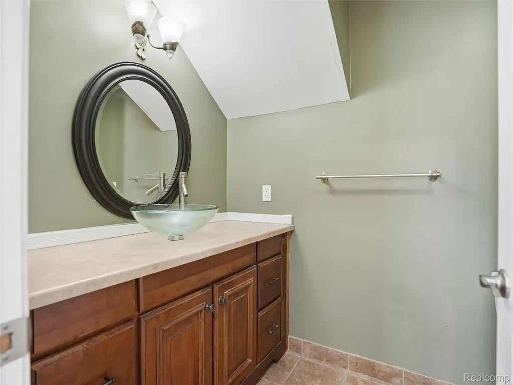 58106 Delmar Washington Township MI 48094