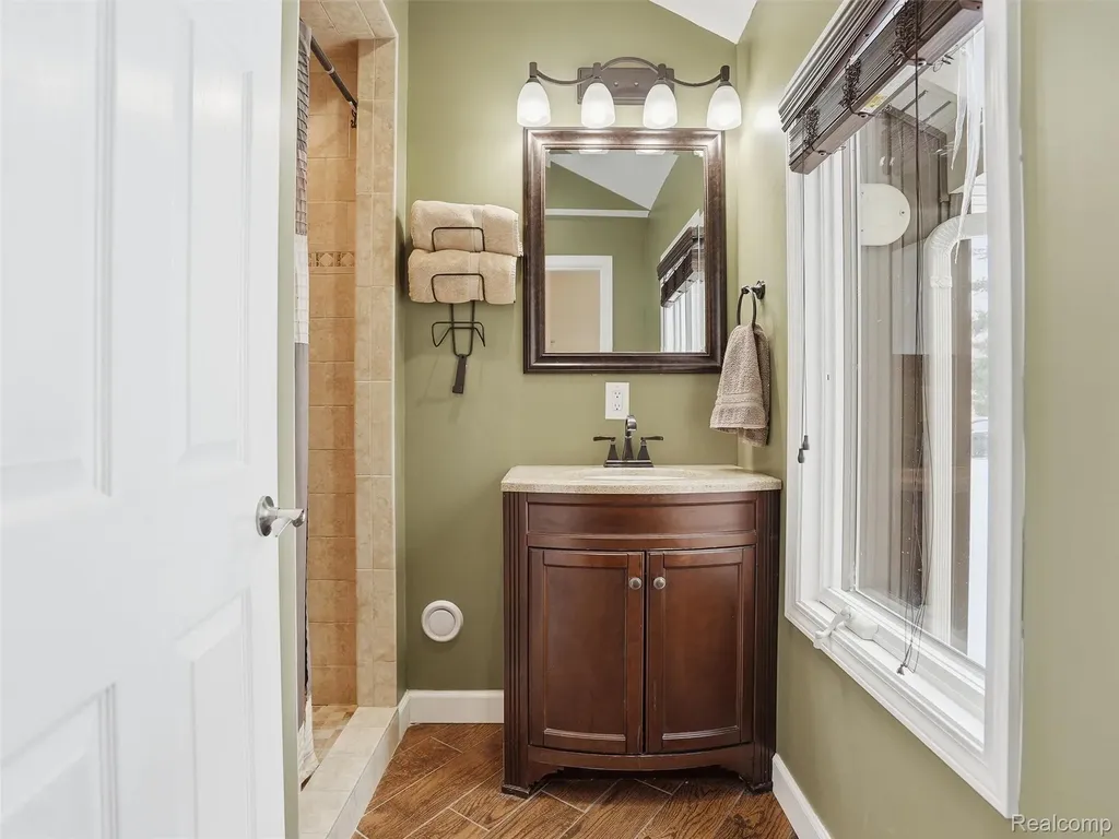 58106 Delmar Washington Township MI 48094