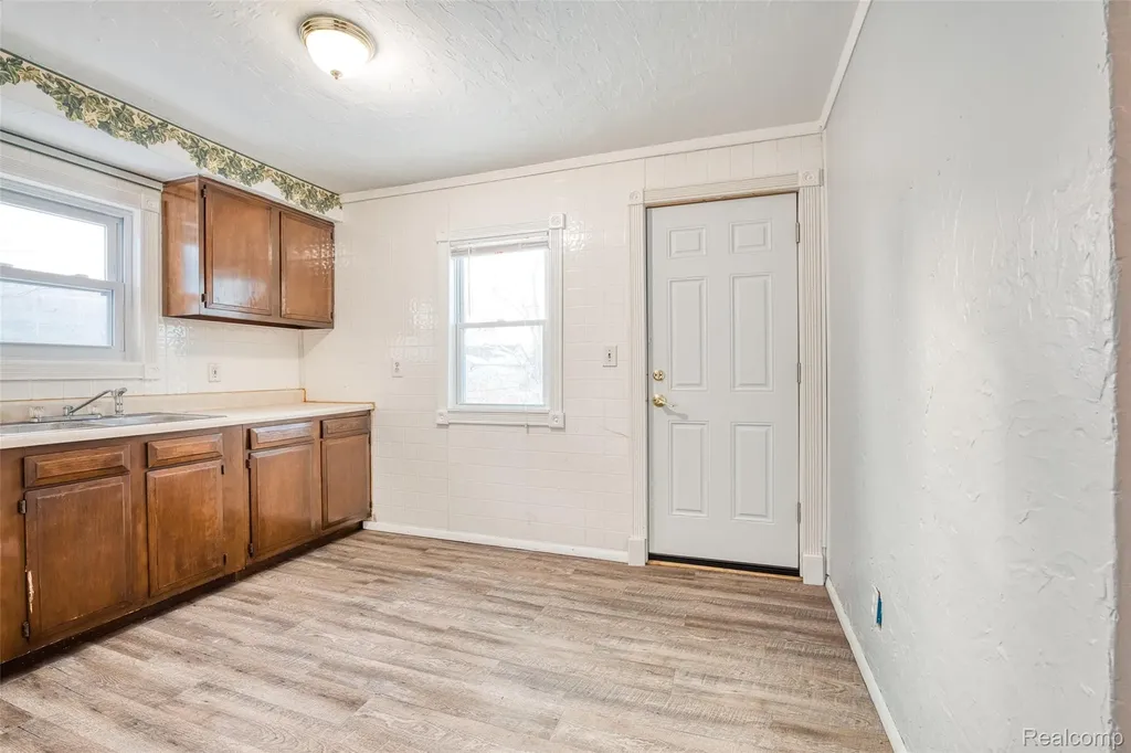 419 W Bernhard Avenue Hazel Park City MI 48030