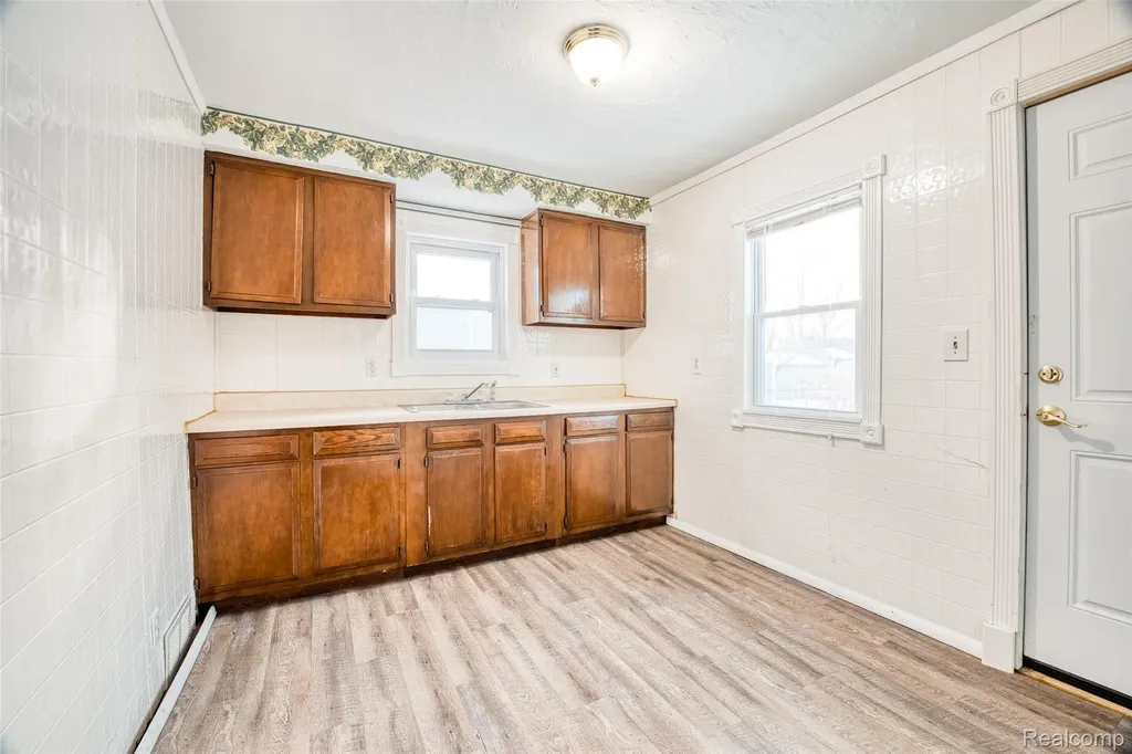 419 W Bernhard Avenue Hazel Park City MI 48030