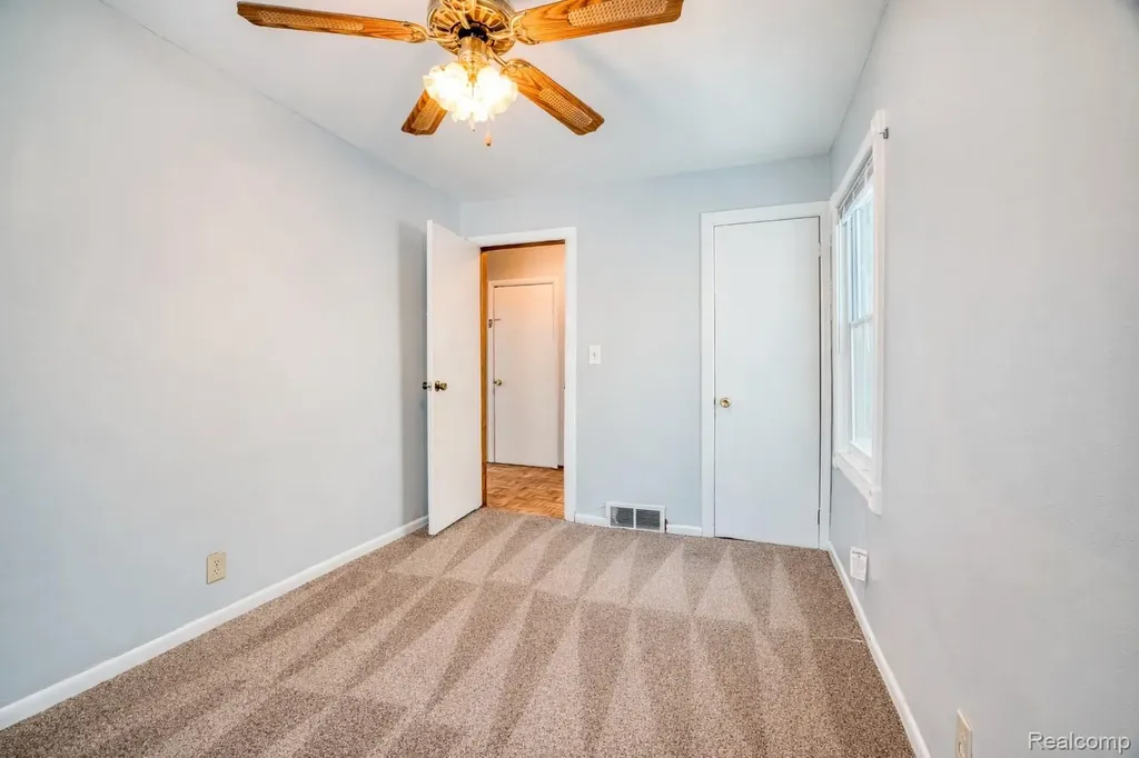 419 W Bernhard Avenue Hazel Park City MI 48030