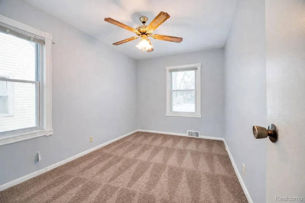419 W Bernhard Avenue Hazel Park City MI 48030