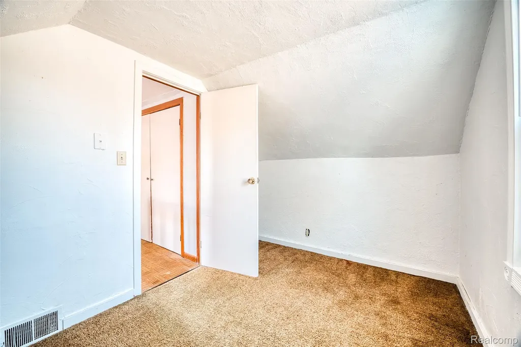 419 W Bernhard Avenue Hazel Park City MI 48030