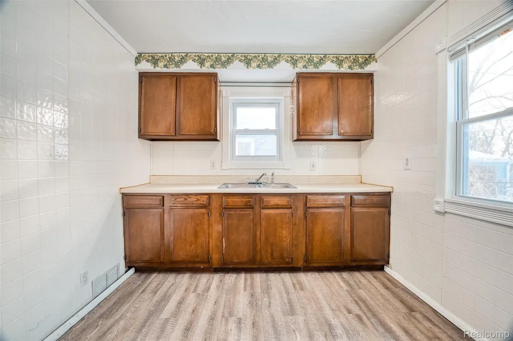 419 W Bernhard Avenue Hazel Park City MI 48030