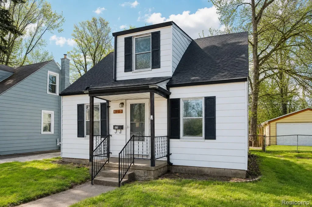 419 W Bernhard Avenue Hazel Park City MI 48030