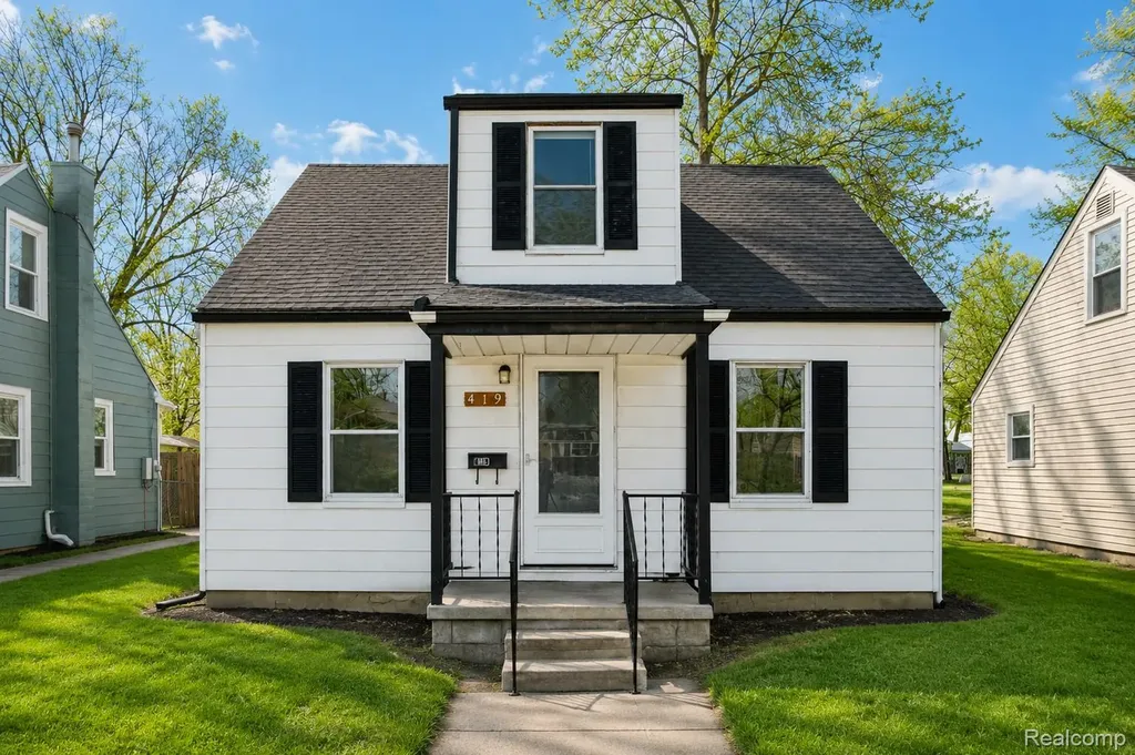 419 W Bernhard Avenue Hazel Park City MI 48030