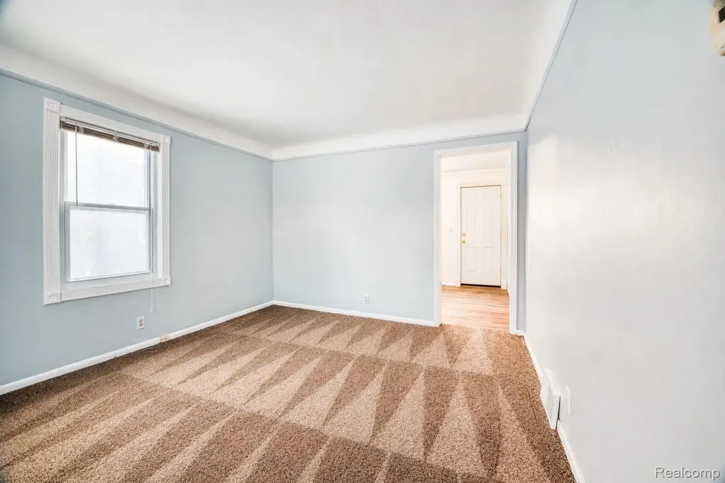 419 W Bernhard Avenue Hazel Park City MI 48030