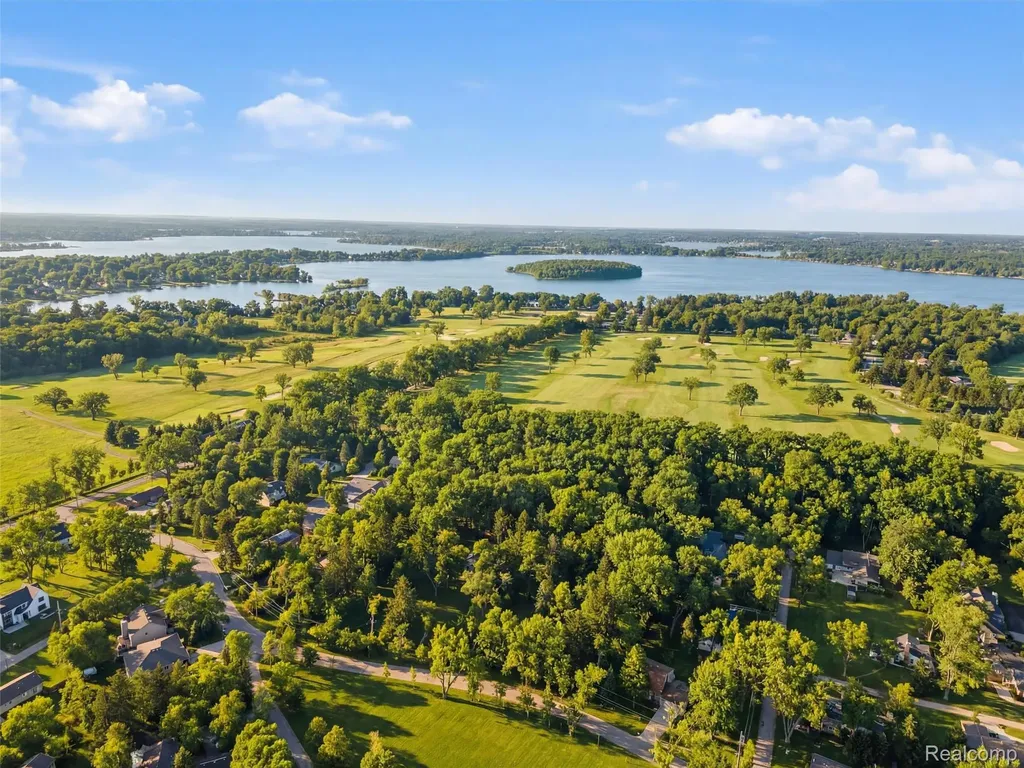 3655 Shady Beach Boulevard Orchard Lake Village City MI 48324