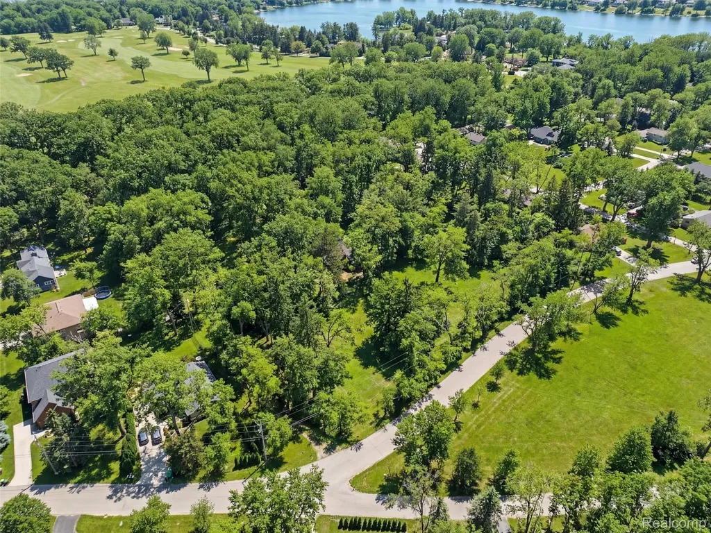3655 Shady Beach Boulevard Orchard Lake Village City MI 48324