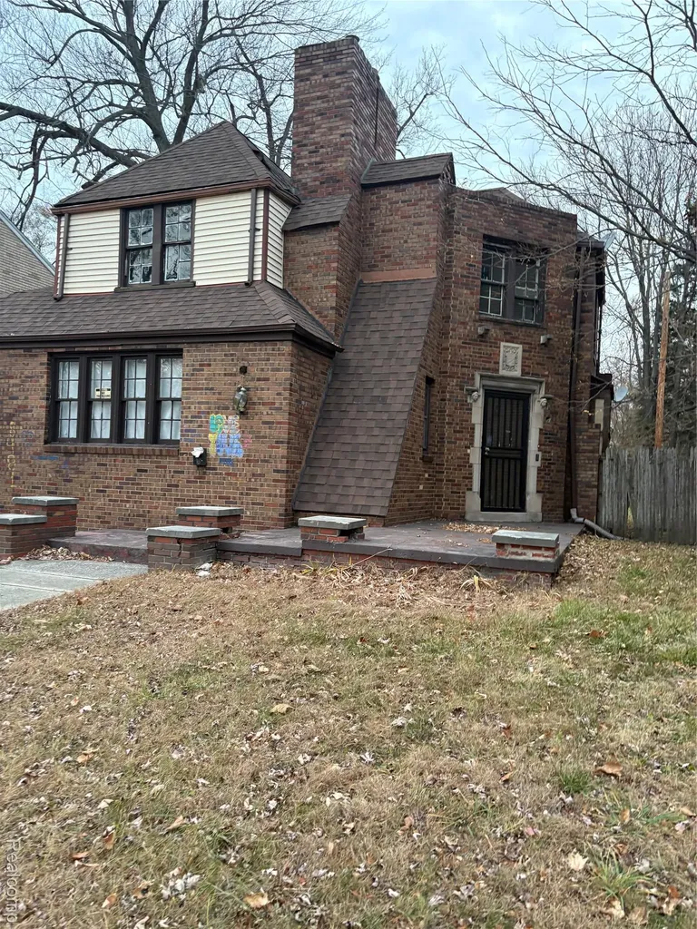 8481 E Outer Drive Detroit City MI 48213