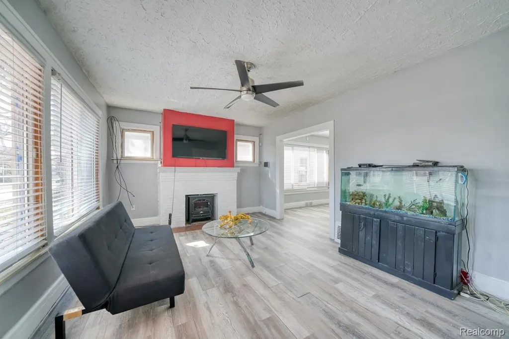 15509 Holmur Street Detroit City MI 48238