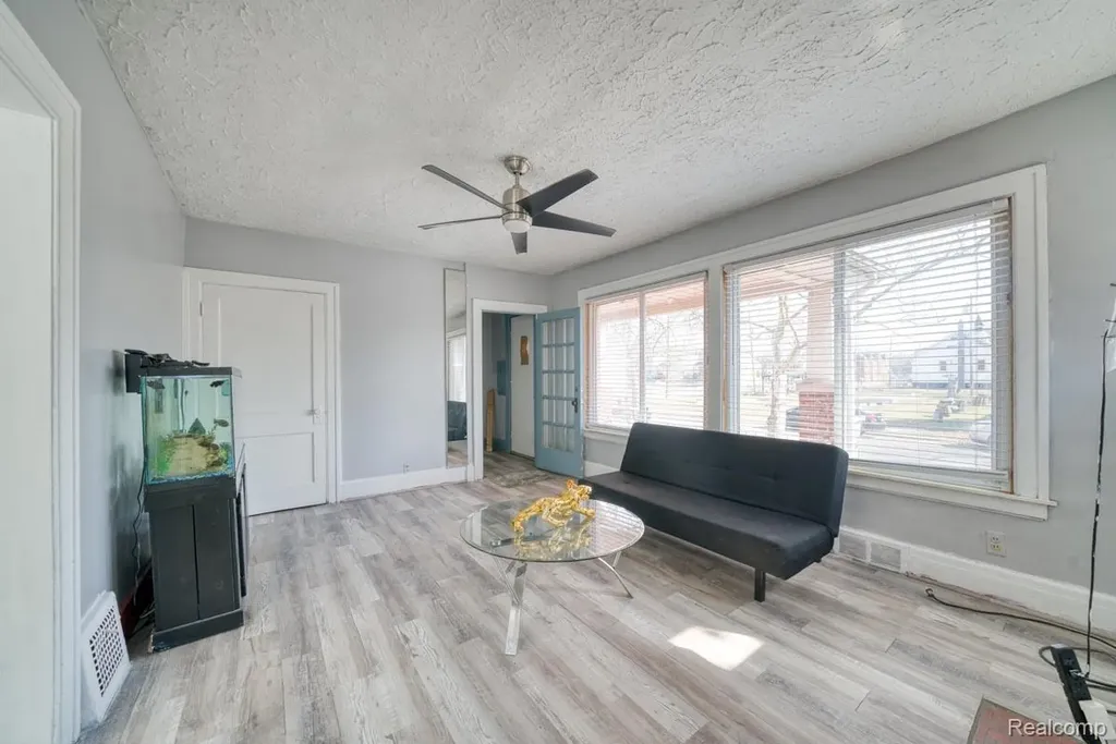 15509 Holmur Street Detroit City MI 48238
