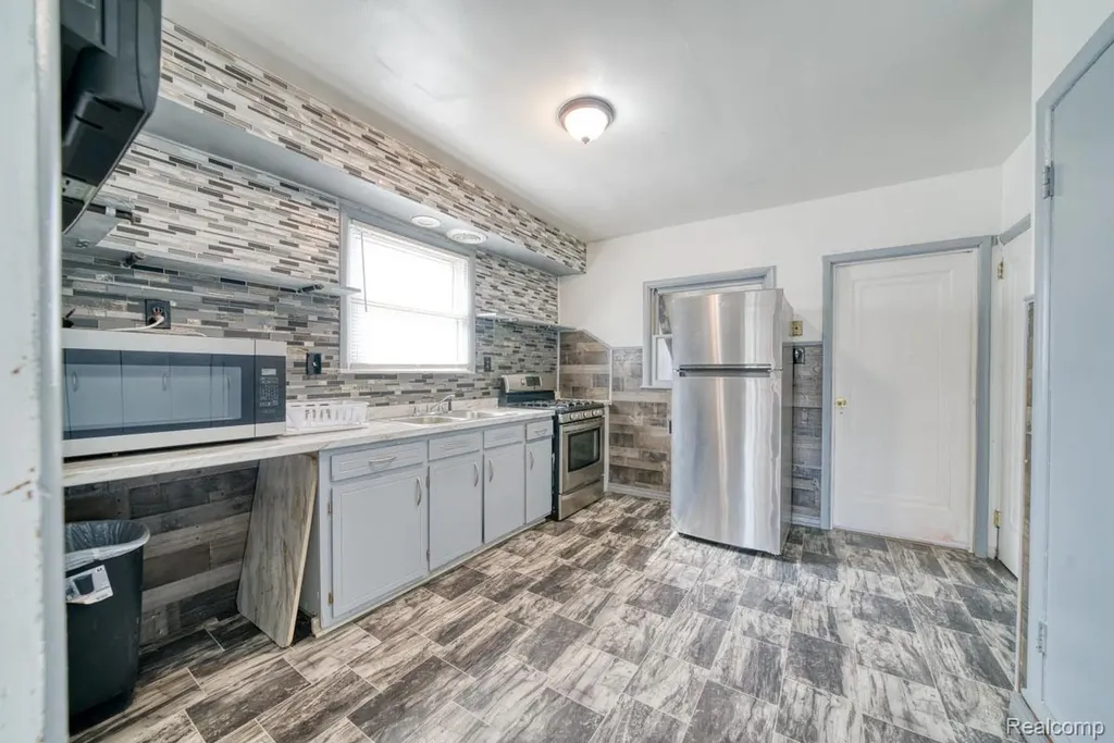 15509 Holmur Street Detroit City MI 48238