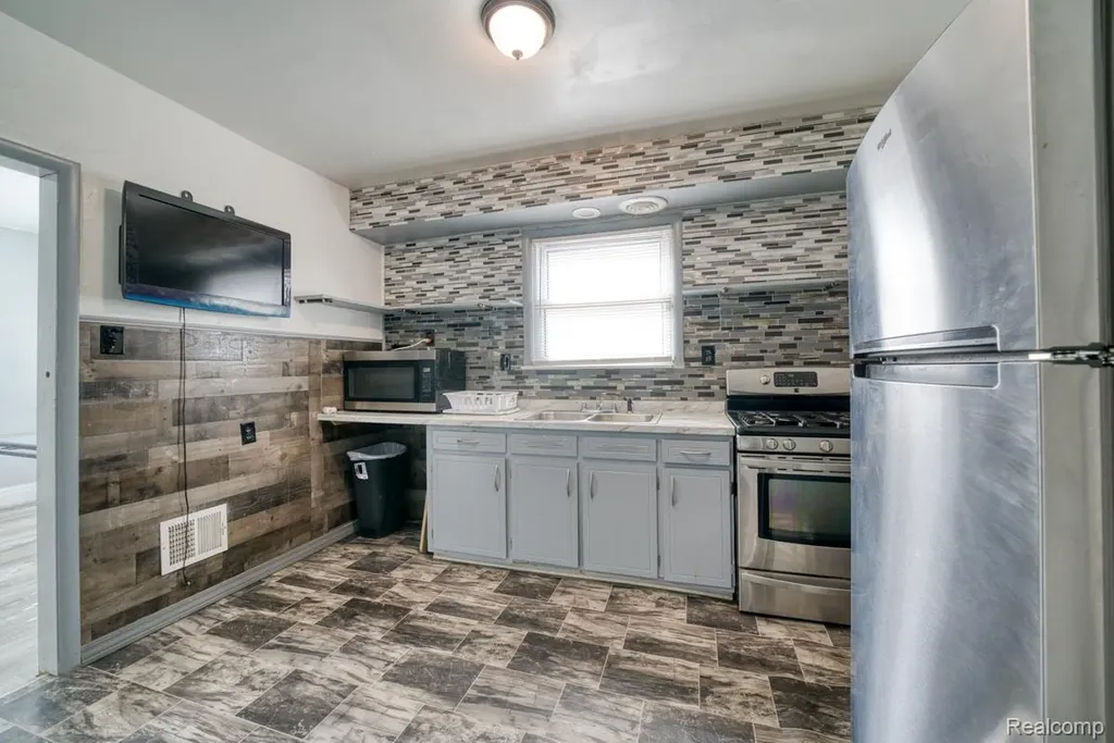 15509 Holmur Street Detroit City MI 48238