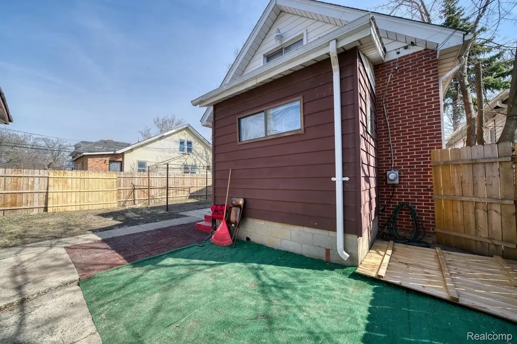 15509 Holmur Street Detroit City MI 48238