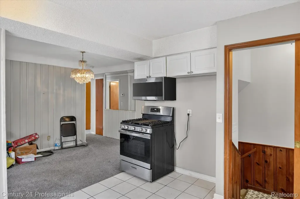 16786 Sprenger Avenue Eastpointe City MI 48021