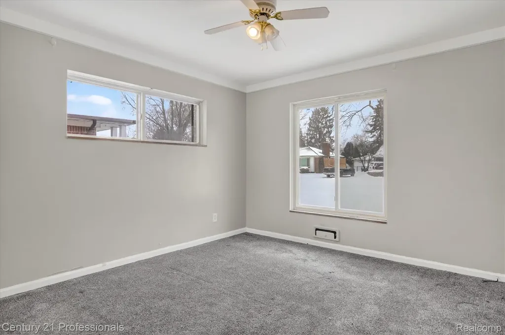 16786 Sprenger Avenue Eastpointe City MI 48021