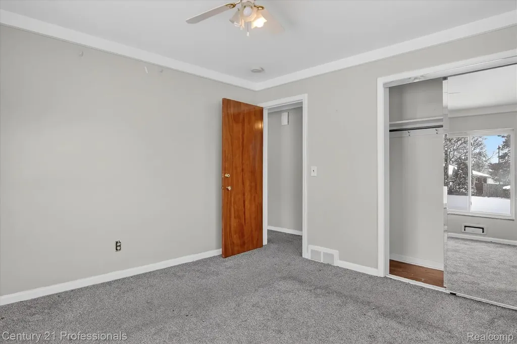 16786 Sprenger Avenue Eastpointe City MI 48021