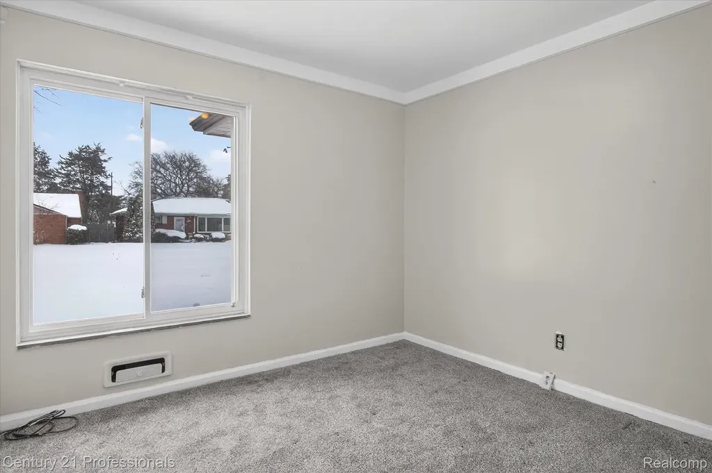 16786 Sprenger Avenue Eastpointe City MI 48021