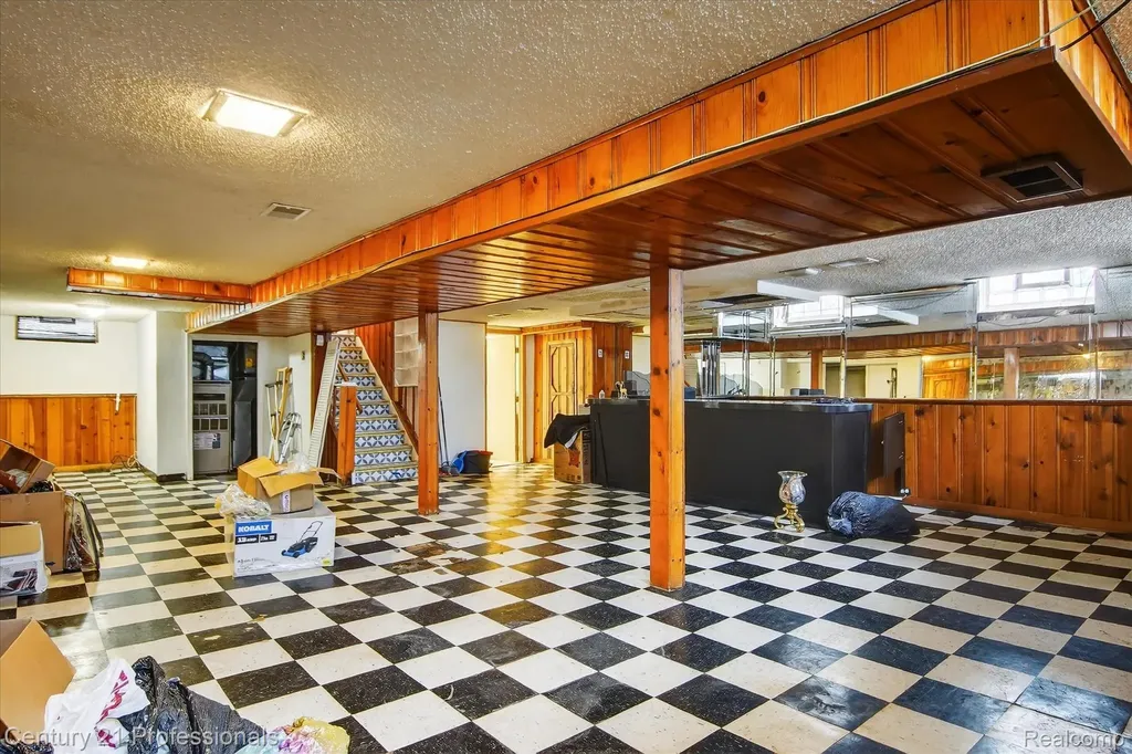 16786 Sprenger Avenue Eastpointe City MI 48021