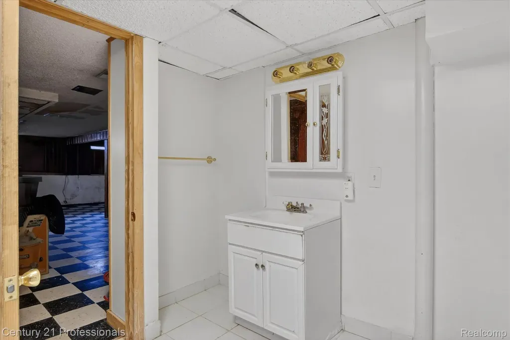 16786 Sprenger Avenue Eastpointe City MI 48021