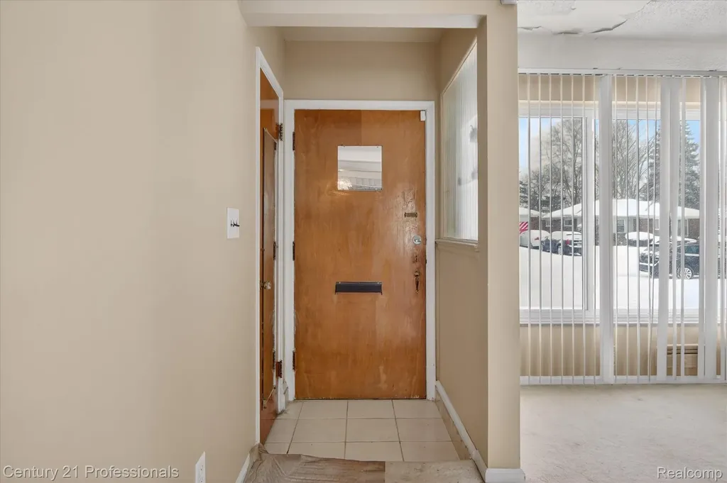 16786 Sprenger Avenue Eastpointe City MI 48021