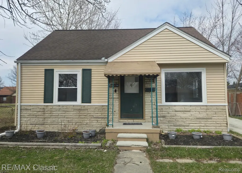 13849 Leonard Avenue Warren City MI 48089