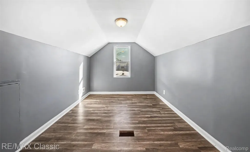 13849 Leonard Avenue Warren City MI 48089