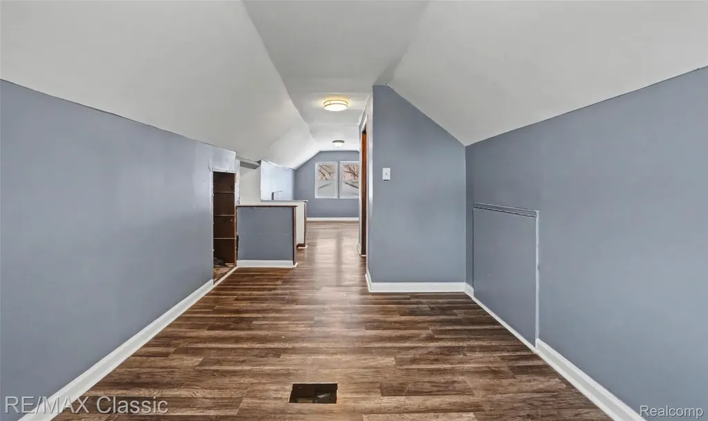 13849 Leonard Avenue Warren City MI 48089