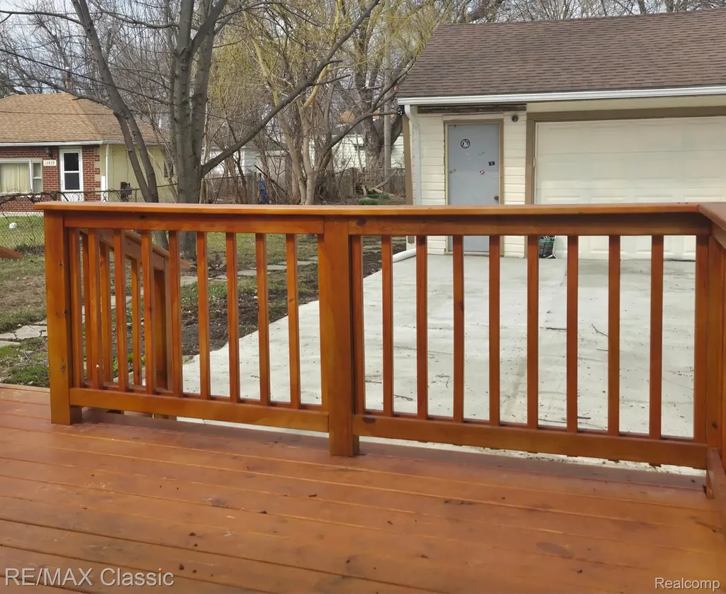 13849 Leonard Avenue Warren City MI 48089