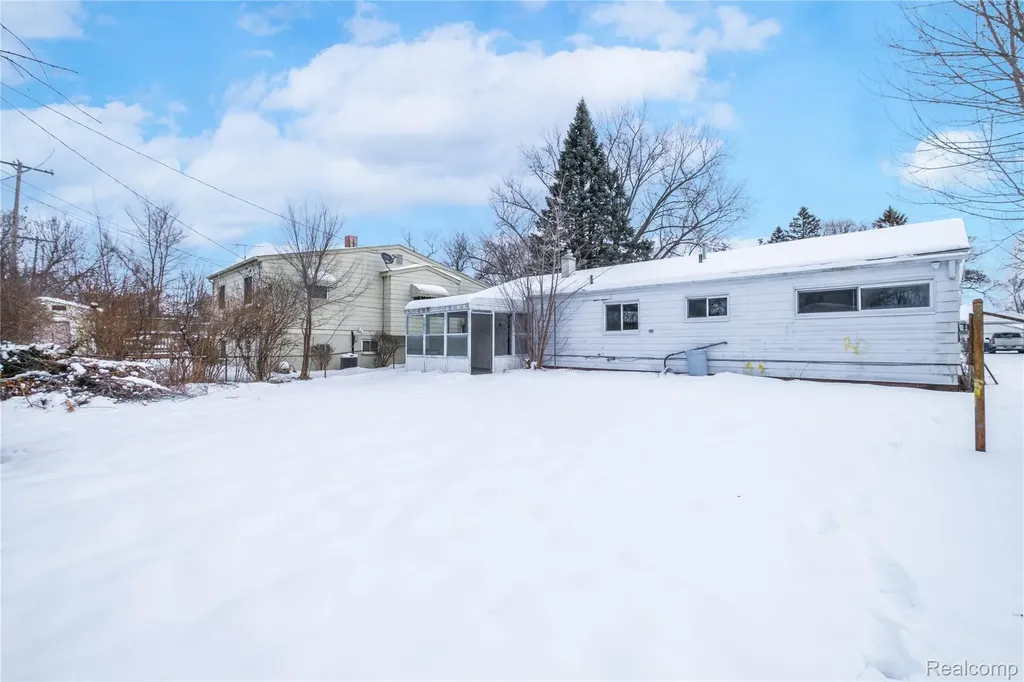 1828 Tebo Street Flint City MI 48503