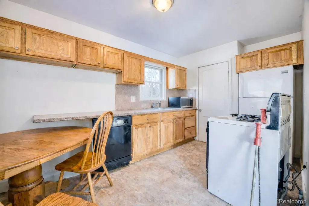 2209 Progress Avenue Lincoln Park City MI 48146