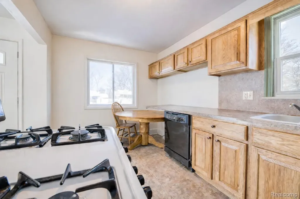 2209 Progress Avenue Lincoln Park City MI 48146