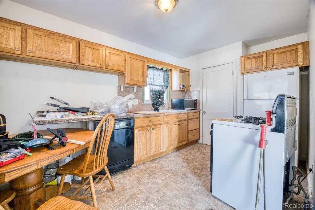 2209 Progress Avenue Lincoln Park City MI 48146