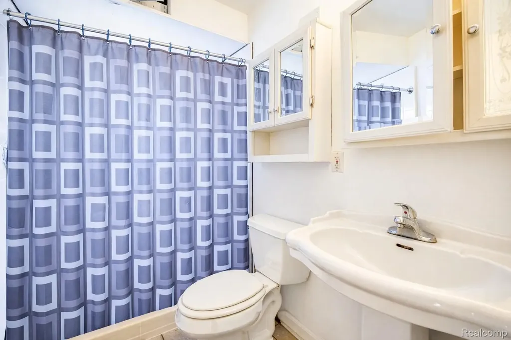 2209 Progress Avenue Lincoln Park City MI 48146