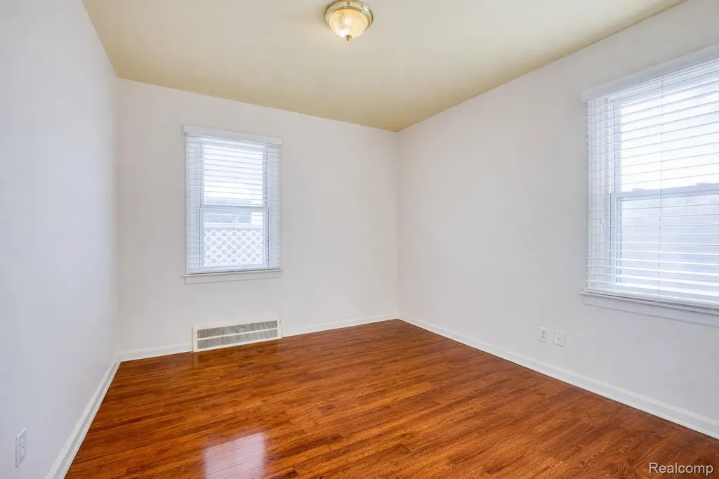2209 Progress Avenue Lincoln Park City MI 48146